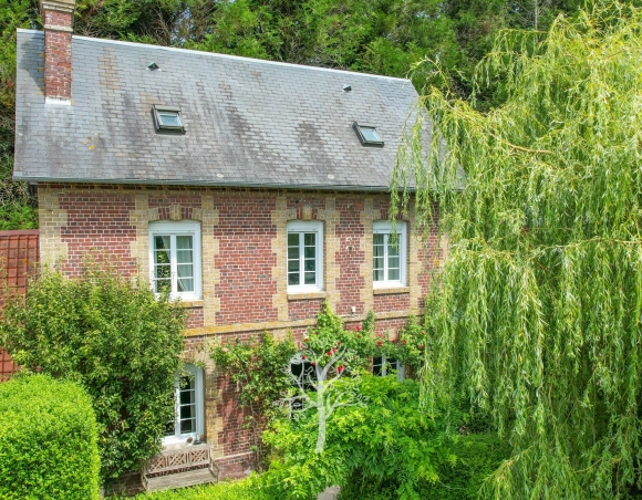 Charmante maison en brique et silex à vendre à Hautot-sur-Mer – 3 km de la plage de Pourville Charmante maison en brique et silex à vendre à Hautot-sur-Mer – 3 km de la plage de Pourville