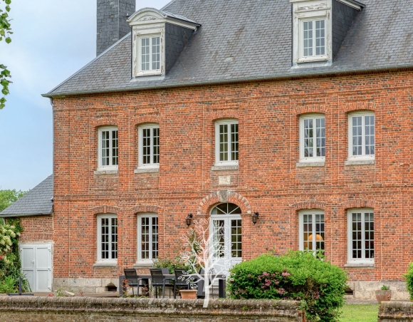 Belle demeure du XVIIIème siècle en brique de Saint-Jean Belle demeure du XVIIIème siècle en brique de Saint-Jean