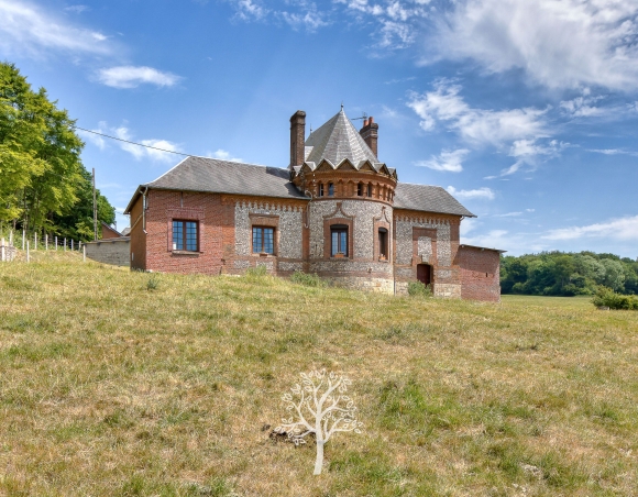 Ancien relais de chasse de 1846 à vendre à Saint-Saëns en Normandie Ancien relais de chasse de 1846 à vendre à Saint-Saëns en Normandie
