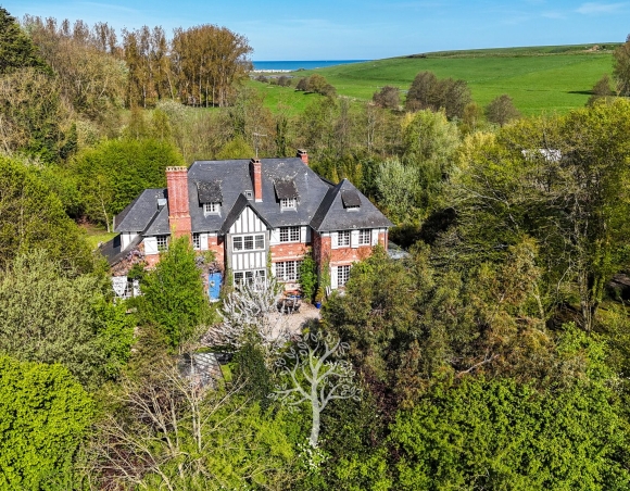 Demeure Anglo-Normande d’exception à vendre, à deux pas de la mer