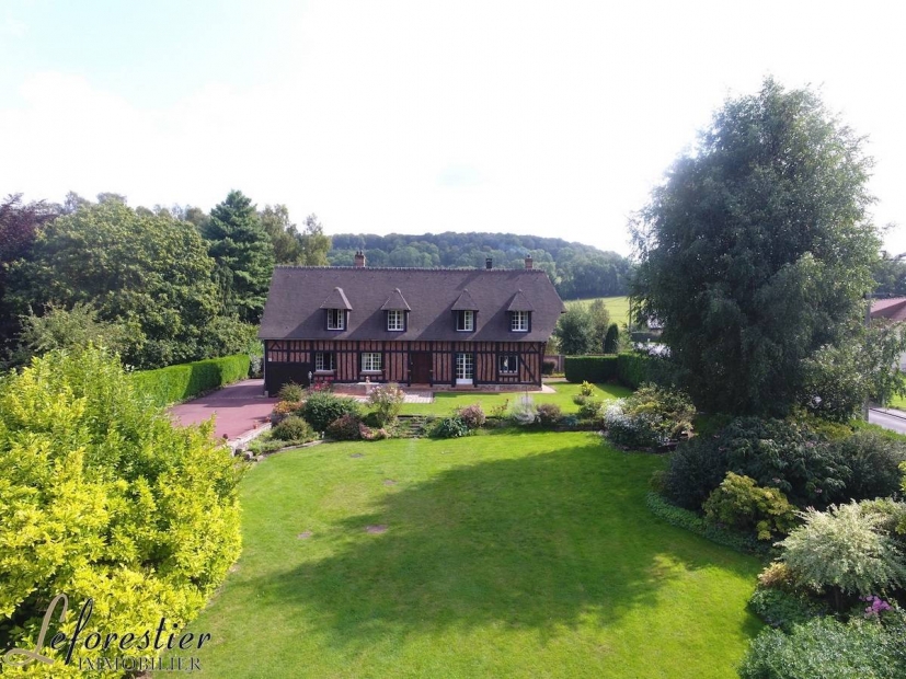 maison de caractere avec bois et riviere quatre chambres a vendre en normandie 4833