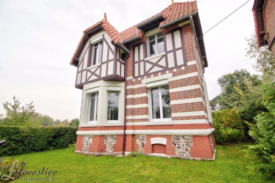Villa Bord De Mer Rénovée En Vente Dans Une Station