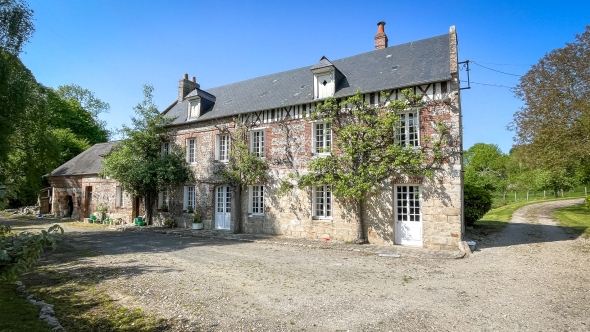 3 TEXTES DE NOTRE SITE LEFORESTIER-IMMOBILIER.COM Pour évaluer le nombre de caractères dans Word, aller dans « Révision » puis « Statistique »   1.TITRE (65 caractères maxi espaces inclus). Exemple : Maison de maître avec dépendances et écurie à vendre près de Forges-Les-Eaux  2. SOUS TITRE (155 caractères espaces inclus). C’est le descriptif pour Google. Ce qu’on voit en aperçu de la recherche Google. Exemple :  Propriété comprenant une belle habitation en pierres et dépendances anciennes