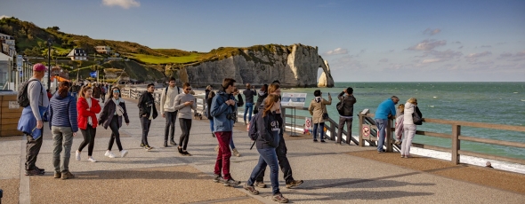 Immobilier à Étretat : maisons de caractère et propriétés de charme sur la Côte d’Albâtre