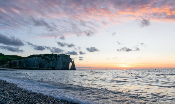 Immobilier à Étretat : maisons de caractère et propriétés de charme sur la Côte d’Albâtre