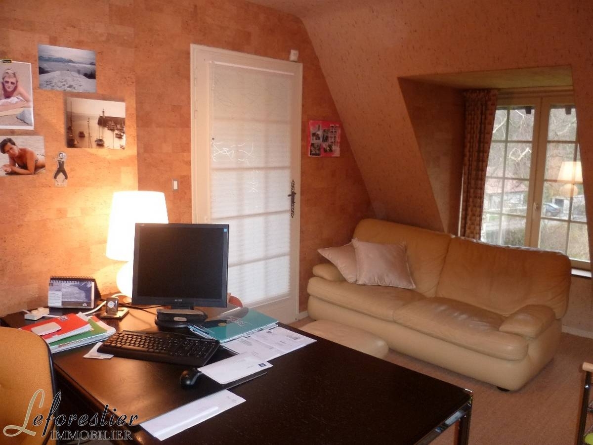 Maison de caractère avec bois et rivière  quatre chambres à vendre en Normandie 4833