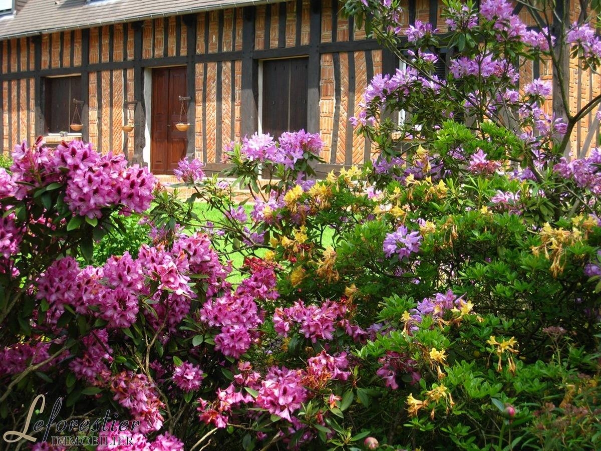 Maison de caractère avec bois et rivière  quatre chambres à vendre en Normandie 4833