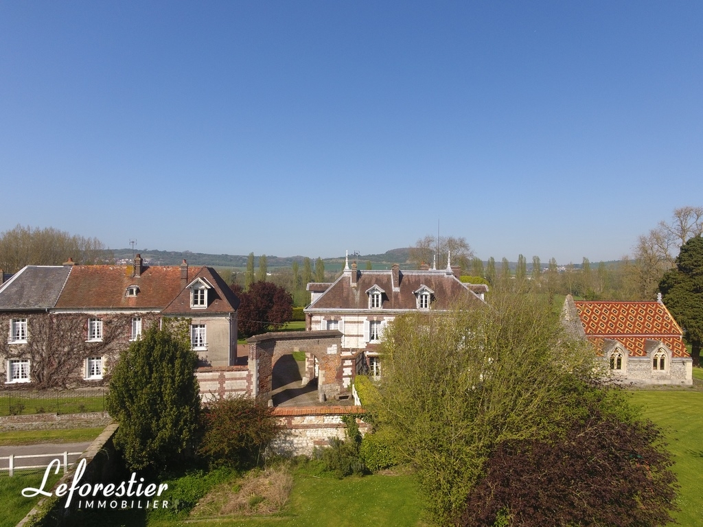 Domaine équestre avec de nombreuses dépendances rivière et prairies à l'orée de la Baie de Somme