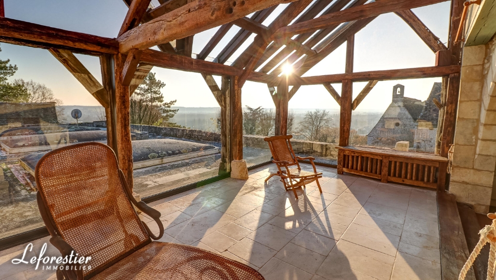 Authentique prieuré à vendre avec piscine couverte et dépendances