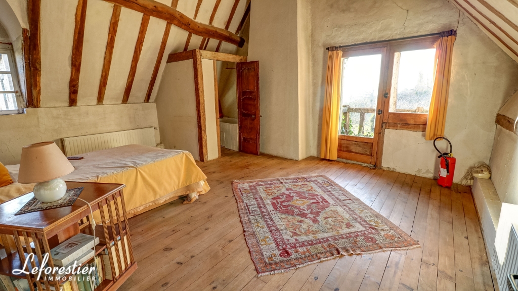 Authentique prieuré à vendre avec piscine couverte et dépendances
