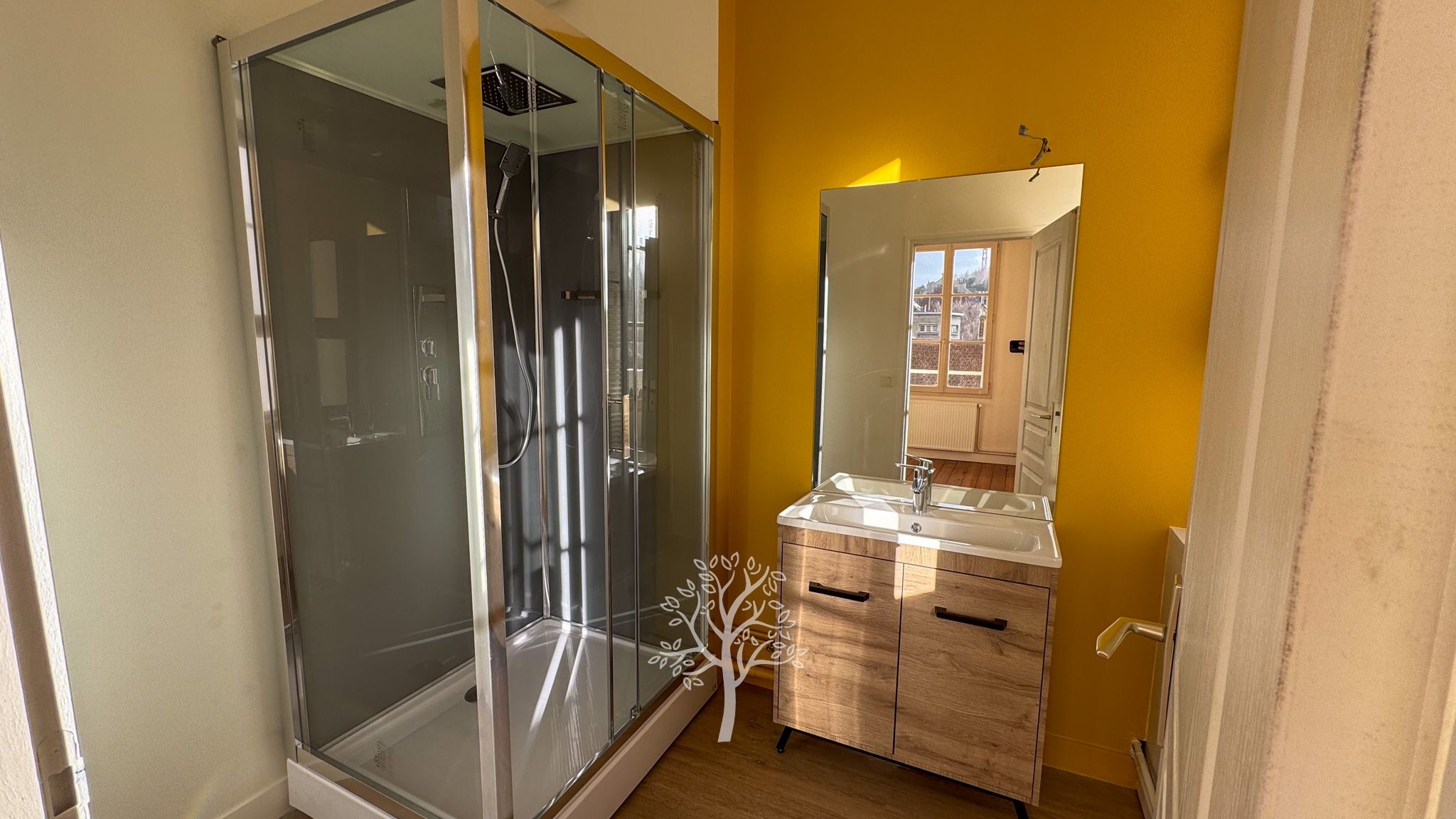 Appartement lumineux de 4 pièces avec ascenseur et terrasse à vendre à Dieppe
