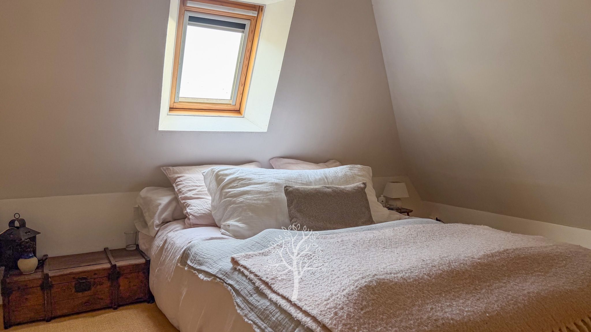 Authentique longère normande dans la campagne du Pays-de-Bray