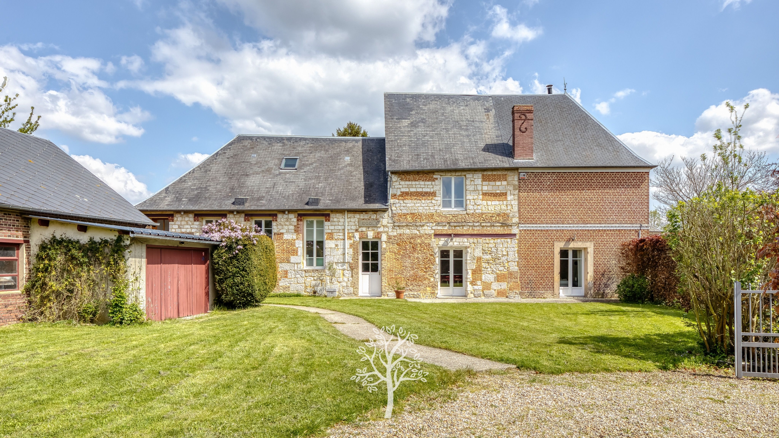 Ancienne école du milieu du XIXe siècle réhabilitée