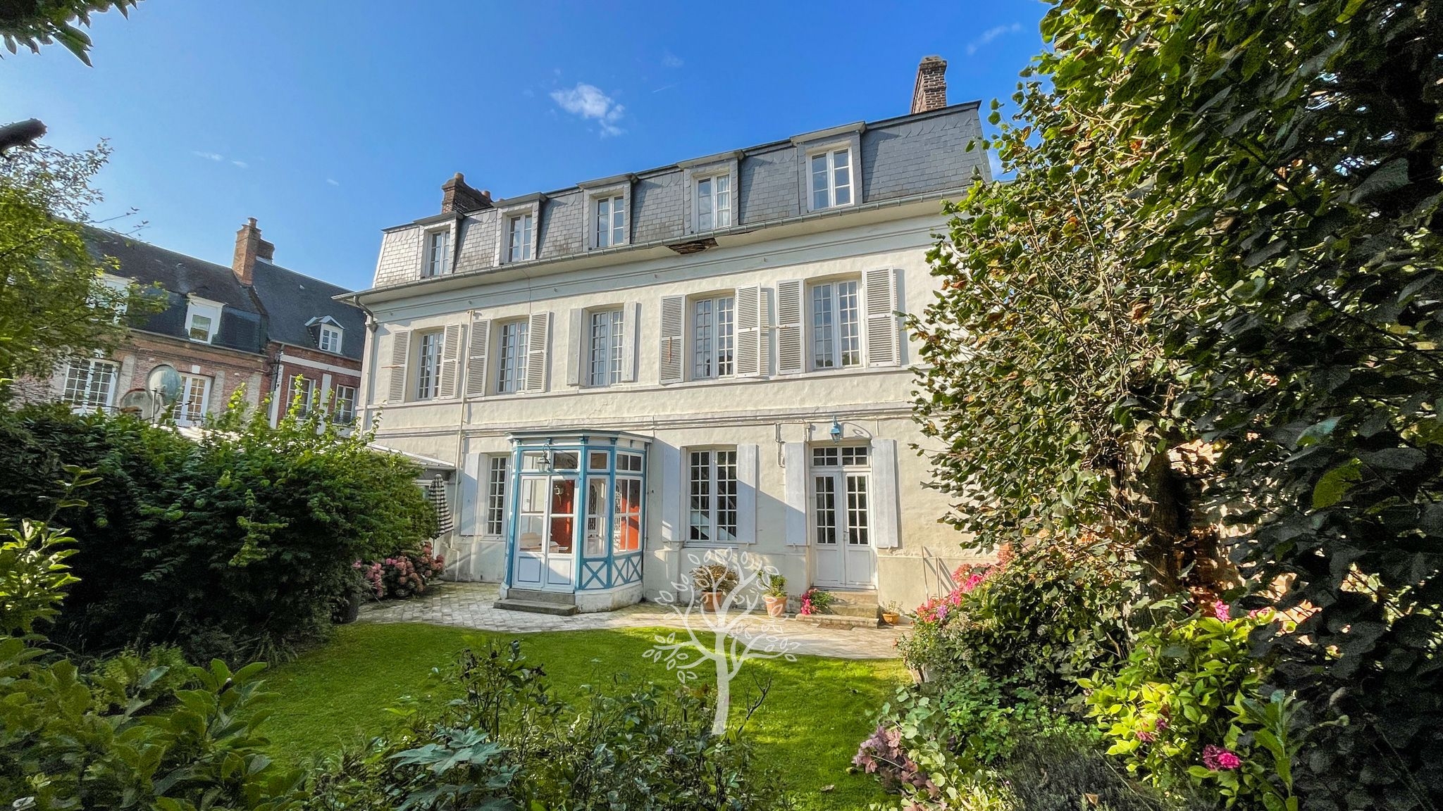 Authentic mansion for sale interactively